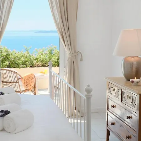 Villa The Saints - Terrace House *